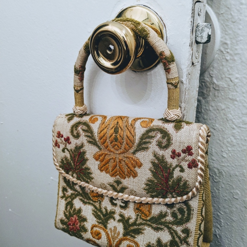 Purses - Picture 7 of 8